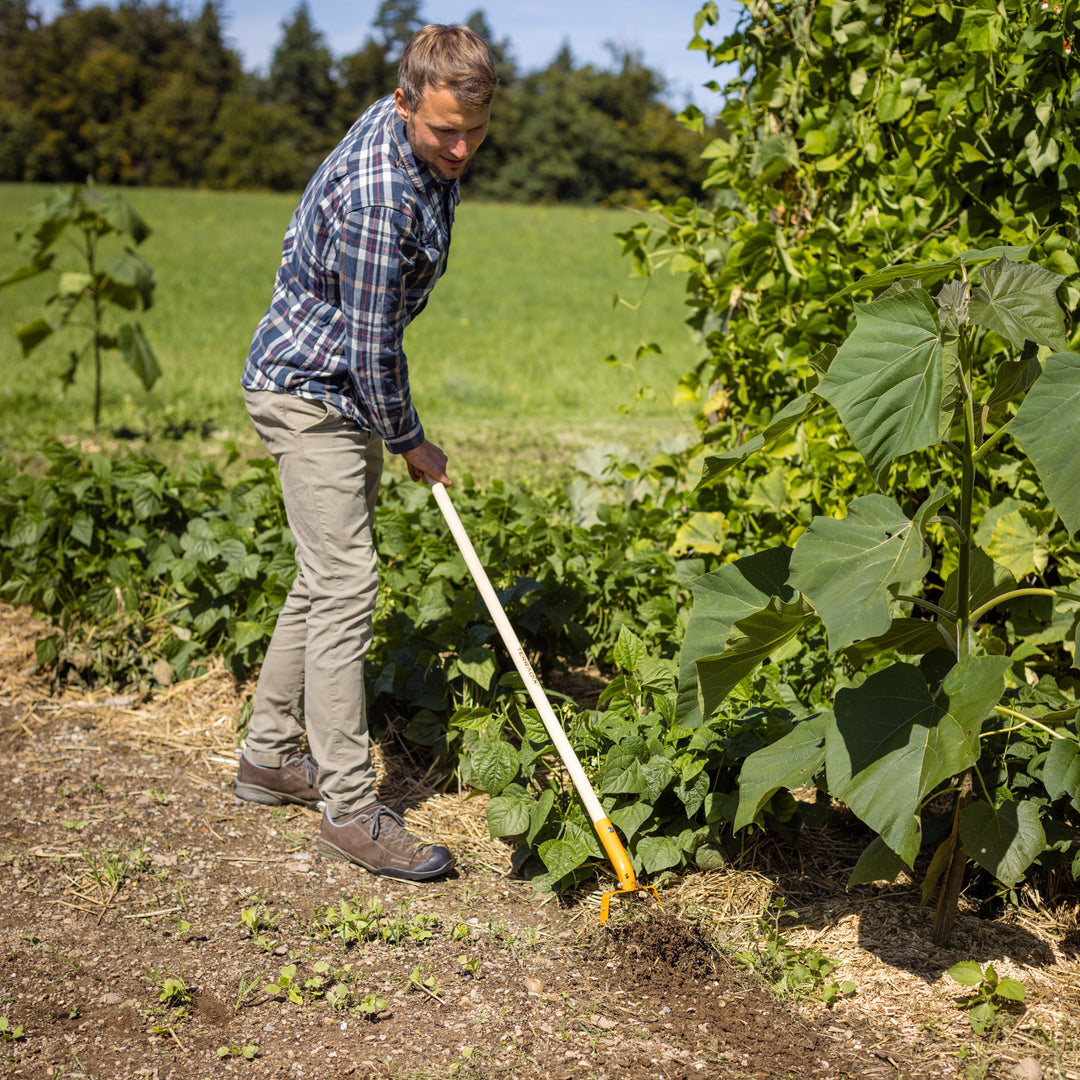TERRADIX Pendelhacke 140mm  im Garten im Einsatz  in Erde