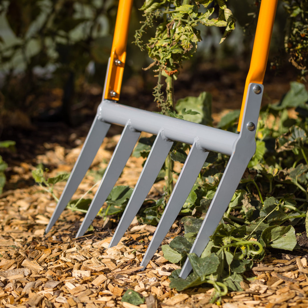 Broadfork 5x300 TERRADIX Unterteil auf Hackschnitzel stehend