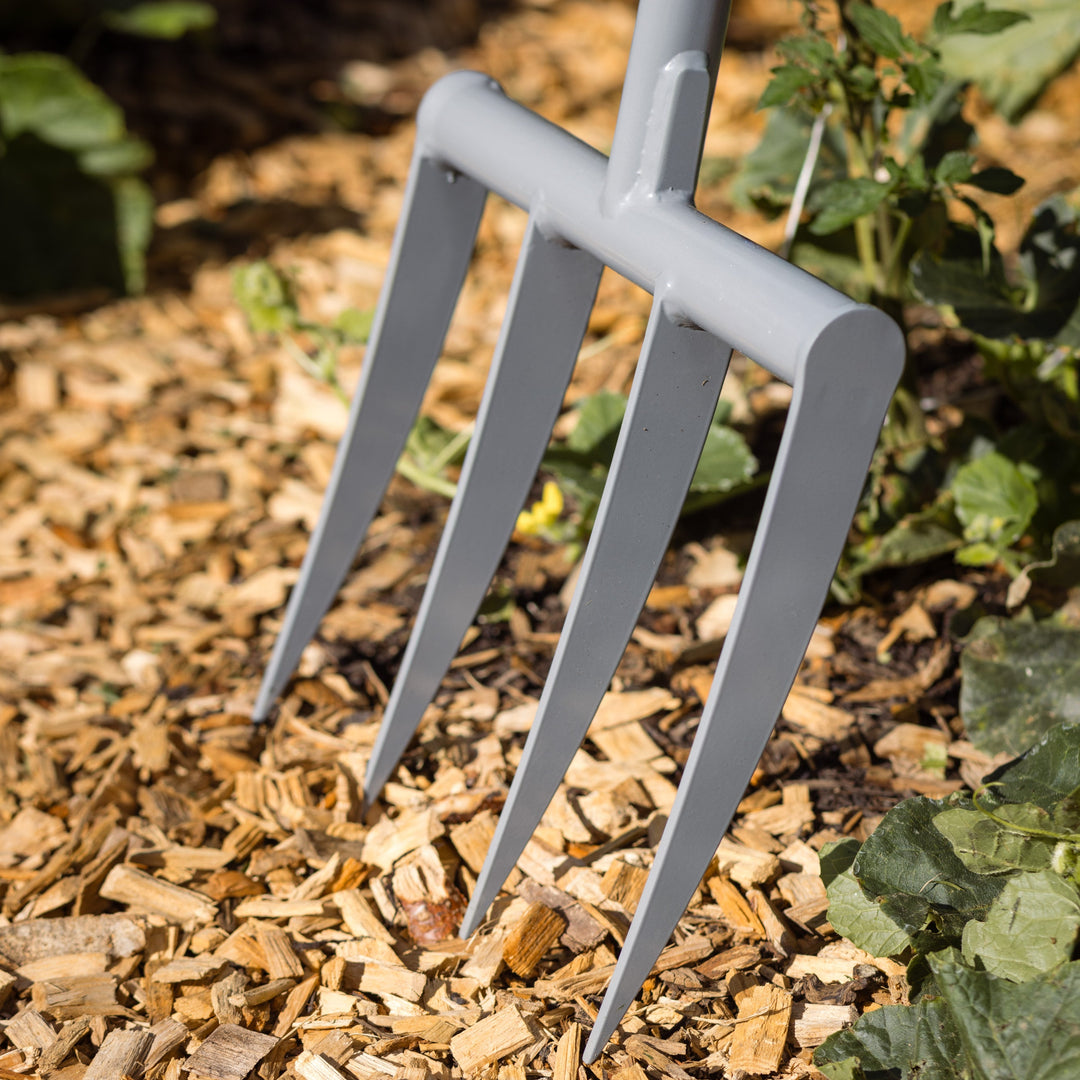 Broadfork 4x250 TERRADIX auf Hackschnitzeln Detail Unterteil Zinken verschweißt